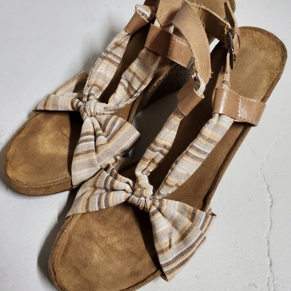 Canvas Striped Wedges - Picture 1 of 10